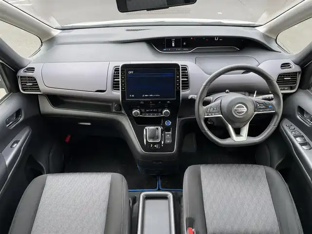 日産 セレナ e－パワー ハイウェイスター V 東京都 2021(令3)年 7万km ブリリアントホワイトパール 純正10インチナビ/(DVD/CD/フルセグTV/Bluetooth/SD)/後席用モニター/アラウンドビューモニター/インテリジェントルームミラー/両側パワースライドドア/プロパイロット/ブラインドスポットモニター/エマージェンシーブレーキサポート/車線逸脱警報/前後コーナーセンサー/ＥＴＣ/LED/オートライト/スマートキー