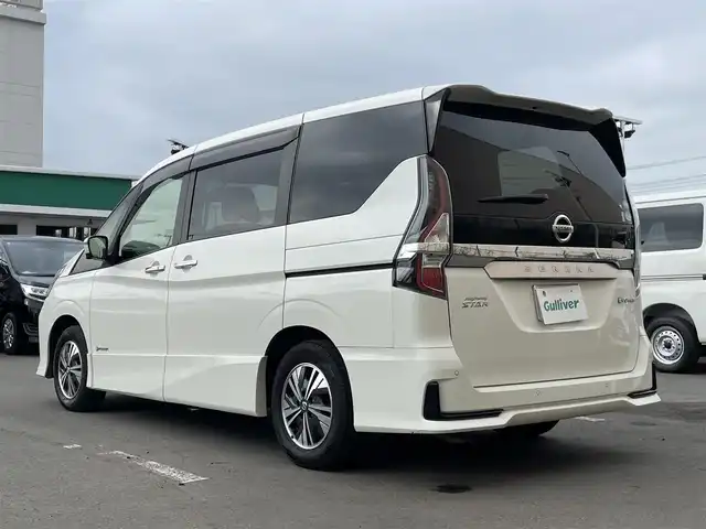 日産 セレナ e－パワー ハイウェイスター V 東京都 2021(令3)年 7万km ブリリアントホワイトパール 純正10インチナビ/(DVD/CD/フルセグTV/Bluetooth/SD)/後席用モニター/アラウンドビューモニター/インテリジェントルームミラー/両側パワースライドドア/プロパイロット/ブラインドスポットモニター/エマージェンシーブレーキサポート/車線逸脱警報/前後コーナーセンサー/ＥＴＣ/LED/オートライト/スマートキー