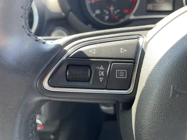 アウディ Ａ１ スポーツバック 1．4TFSI 熊本県 2012(平24)年 10.3万km ティークブラウンメタリック 純正ナビ/・AM/FM/CD/BT/クラッシュセーフティ/スピードオーバー警告機能/横滑り防止装置/シートハイトアジャスター/ビルトインETC/革巻きステアリング/・ステアリングリモコン/HIDヘッドライト/・ヘッドライトウォッシャー/・フォグランプ/電動格納ミラー/・ドアミラーウィンカー/純正フロアマット/純正15インチAW/アイドリングストップ/MTモード付AT/プッシュスタート/・スマートキー/・スペアキー