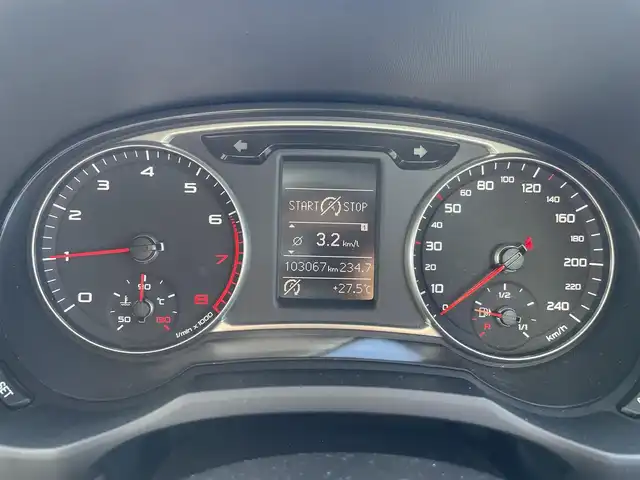 アウディ Ａ１ スポーツバック 1．4TFSI 熊本県 2012(平24)年 10.3万km ティークブラウンメタリック 純正ナビ/・AM/FM/CD/BT/クラッシュセーフティ/スピードオーバー警告機能/横滑り防止装置/シートハイトアジャスター/ビルトインETC/革巻きステアリング/・ステアリングリモコン/HIDヘッドライト/・ヘッドライトウォッシャー/・フォグランプ/電動格納ミラー/・ドアミラーウィンカー/純正フロアマット/純正15インチAW/アイドリングストップ/MTモード付AT/プッシュスタート/・スマートキー/・スペアキー