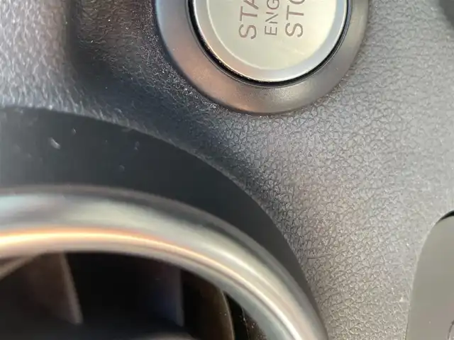 アウディ Ａ１ スポーツバック 1．4TFSI 熊本県 2012(平24)年 10.3万km ティークブラウンメタリック 純正ナビ/・AM/FM/CD/BT/クラッシュセーフティ/スピードオーバー警告機能/横滑り防止装置/シートハイトアジャスター/ビルトインETC/革巻きステアリング/・ステアリングリモコン/HIDヘッドライト/・ヘッドライトウォッシャー/・フォグランプ/電動格納ミラー/・ドアミラーウィンカー/純正フロアマット/純正15インチAW/アイドリングストップ/MTモード付AT/プッシュスタート/・スマートキー/・スペアキー