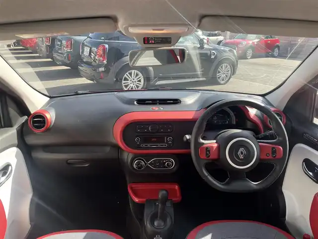 ルノー トゥインゴ インテンス 栃木県 2018(平30)年 2.5万km 赤 リアトラフィックアラート/クルーズコントロール/純正オーディオ/純正15インチアルミ/リモコンキー/ステアリングスイッチ/アイドリングストップ/オートエアコン/パワーウィンドウ/パワーステアリング