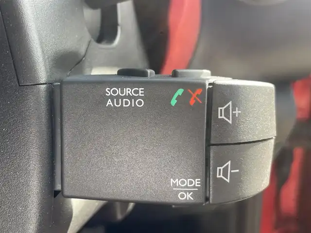 ルノー トゥインゴ インテンス 栃木県 2018(平30)年 2.5万km 赤 リアトラフィックアラート/クルーズコントロール/純正オーディオ/純正15インチアルミ/リモコンキー/ステアリングスイッチ/アイドリングストップ/オートエアコン/パワーウィンドウ/パワーステアリング