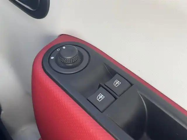 ルノー トゥインゴ インテンス 栃木県 2018(平30)年 2.5万km 赤 リアトラフィックアラート/クルーズコントロール/純正オーディオ/純正15インチアルミ/リモコンキー/ステアリングスイッチ/アイドリングストップ/オートエアコン/パワーウィンドウ/パワーステアリング