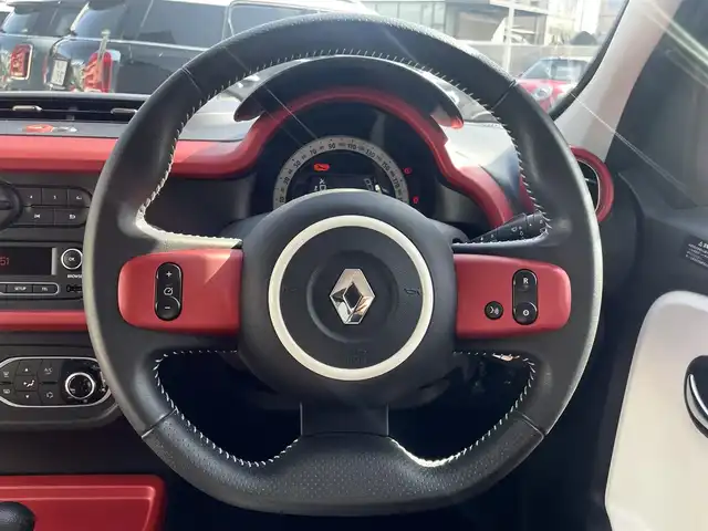 ルノー トゥインゴ インテンス 栃木県 2018(平30)年 2.5万km 赤 リアトラフィックアラート/クルーズコントロール/純正オーディオ/純正15インチアルミ/リモコンキー/ステアリングスイッチ/アイドリングストップ/オートエアコン/パワーウィンドウ/パワーステアリング