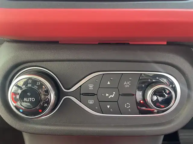 ルノー トゥインゴ インテンス 栃木県 2018(平30)年 2.5万km 赤 リアトラフィックアラート/クルーズコントロール/純正オーディオ/純正15インチアルミ/リモコンキー/ステアリングスイッチ/アイドリングストップ/オートエアコン/パワーウィンドウ/パワーステアリング