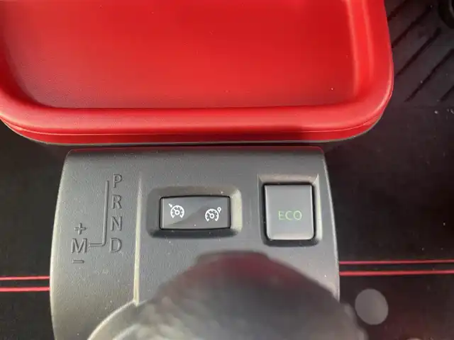 ルノー トゥインゴ インテンス 栃木県 2018(平30)年 2.5万km 赤 リアトラフィックアラート/クルーズコントロール/純正オーディオ/純正15インチアルミ/リモコンキー/ステアリングスイッチ/アイドリングストップ/オートエアコン/パワーウィンドウ/パワーステアリング