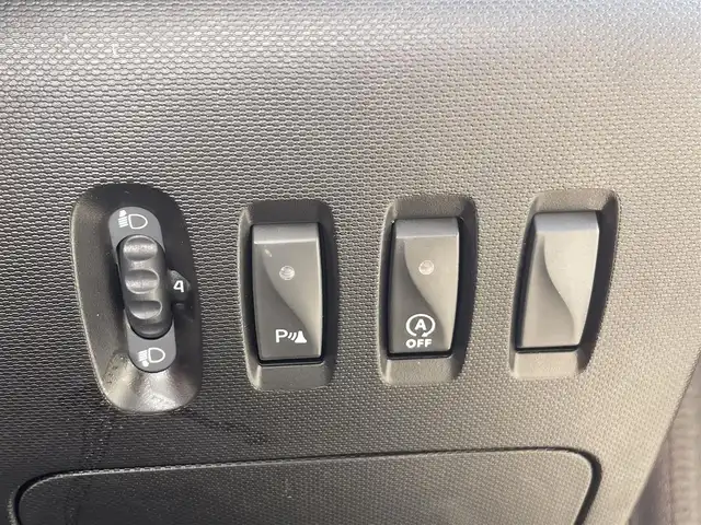 ルノー トゥインゴ インテンス 栃木県 2018(平30)年 2.5万km 赤 リアトラフィックアラート/クルーズコントロール/純正オーディオ/純正15インチアルミ/リモコンキー/ステアリングスイッチ/アイドリングストップ/オートエアコン/パワーウィンドウ/パワーステアリング