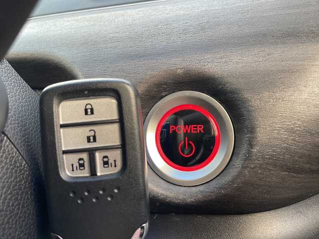 ホンダ フリード ハイブリット G ホンダセンシング 青森県 2019(令1)年 9.1万km クリスタルブラックパール ・4WD/・純正ギャザーズナビ/・フリップダウンモニター/・Bluetooth/フルセグ/・バックカメラ/・純正エンジンスターター/・両側パワースライドドア/・衝突軽減ブレーキ/・レーダークルーズコントロール/・レーンキープアシスト/・プッシュスタート/・スマートキー/・シートヒーター/・オートライト/・純正15AW/・スペアキー有/・保証書・取説あり