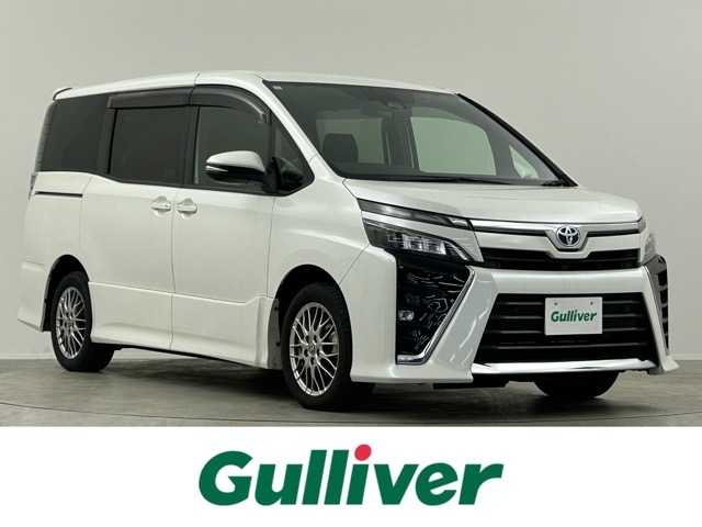 トヨタ ヴォクシー ハイブリッド ZS 埼玉県 2021(令3)年 3.9万km ホワイトパールクリスタルシャイン 純８型ナビ　温シート　両側電動　後席モニター　クルーズコントロール　衝突軽減システム　コーナーセンサー　オートハイビーム　レーンキープアシスト　スペアキー　禁煙車　Ｂｌｕｅｔｏｏｔｈ　フルセグ