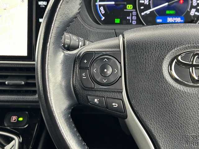 トヨタ ヴォクシー ハイブリッド ZS 埼玉県 2021(令3)年 3.9万km ホワイトパールクリスタルシャイン 純８型ナビ　温シート　両側電動　後席モニター　クルーズコントロール　衝突軽減システム　コーナーセンサー　オートハイビーム　レーンキープアシスト　スペアキー　禁煙車　Ｂｌｕｅｔｏｏｔｈ　フルセグ