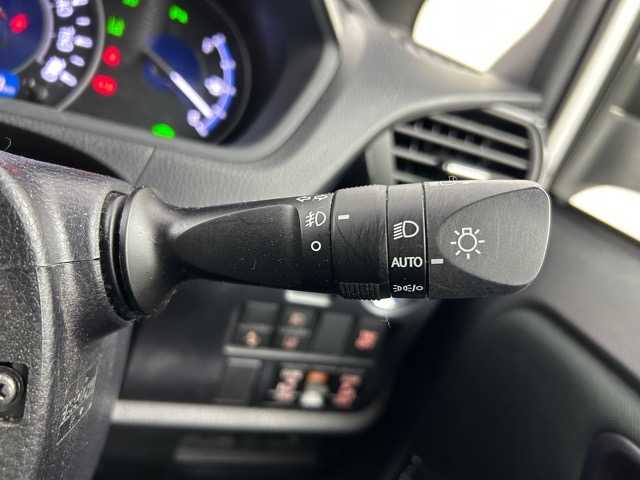 トヨタ ヴォクシー ハイブリッド ZS 埼玉県 2021(令3)年 3.9万km ホワイトパールクリスタルシャイン 純８型ナビ　温シート　両側電動　後席モニター　クルーズコントロール　衝突軽減システム　コーナーセンサー　オートハイビーム　レーンキープアシスト　スペアキー　禁煙車　Ｂｌｕｅｔｏｏｔｈ　フルセグ