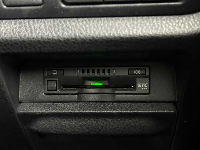 トヨタ ヴォクシー ハイブリッド ZS 埼玉県 2021(令3)年 3.9万km ホワイトパールクリスタルシャイン 純８型ナビ　温シート　両側電動　後席モニター　クルーズコントロール　衝突軽減システム　コーナーセンサー　オートハイビーム　レーンキープアシスト　スペアキー　禁煙車　Ｂｌｕｅｔｏｏｔｈ　フルセグ