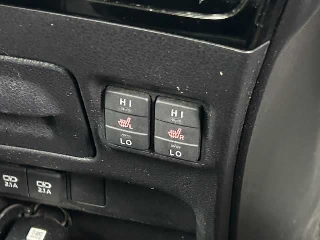 トヨタ ヴォクシー ハイブリッド ZS 埼玉県 2021(令3)年 3.9万km ホワイトパールクリスタルシャイン 純８型ナビ　温シート　両側電動　後席モニター　クルーズコントロール　衝突軽減システム　コーナーセンサー　オートハイビーム　レーンキープアシスト　スペアキー　禁煙車　Ｂｌｕｅｔｏｏｔｈ　フルセグ