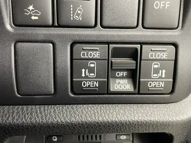 トヨタ ヴォクシー ハイブリッド ZS 埼玉県 2021(令3)年 3.9万km ホワイトパールクリスタルシャイン 純８型ナビ　温シート　両側電動　後席モニター　クルーズコントロール　衝突軽減システム　コーナーセンサー　オートハイビーム　レーンキープアシスト　スペアキー　禁煙車　Ｂｌｕｅｔｏｏｔｈ　フルセグ