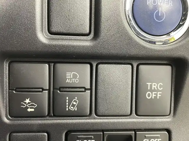 トヨタ ヴォクシー ハイブリッド ZS 埼玉県 2021(令3)年 3.9万km ホワイトパールクリスタルシャイン 純８型ナビ　温シート　両側電動　後席モニター　クルーズコントロール　衝突軽減システム　コーナーセンサー　オートハイビーム　レーンキープアシスト　スペアキー　禁煙車　Ｂｌｕｅｔｏｏｔｈ　フルセグ