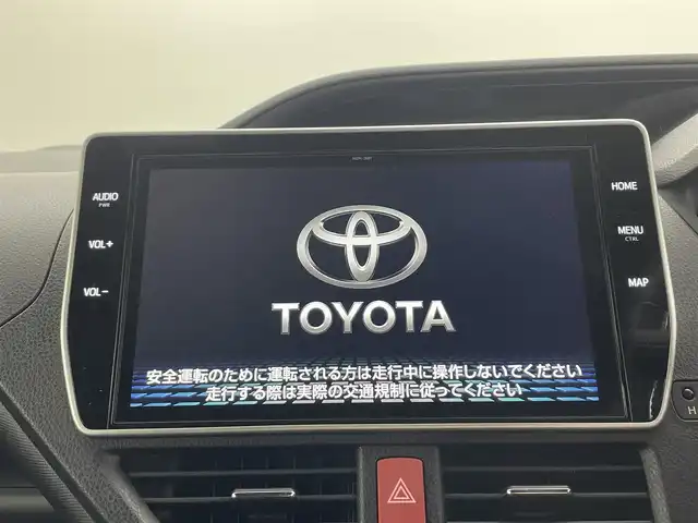 トヨタ ヴォクシー ハイブリッド ZS 埼玉県 2021(令3)年 3.9万km ホワイトパールクリスタルシャイン 純８型ナビ　温シート　両側電動　後席モニター　クルーズコントロール　衝突軽減システム　コーナーセンサー　オートハイビーム　レーンキープアシスト　スペアキー　禁煙車　Ｂｌｕｅｔｏｏｔｈ　フルセグ