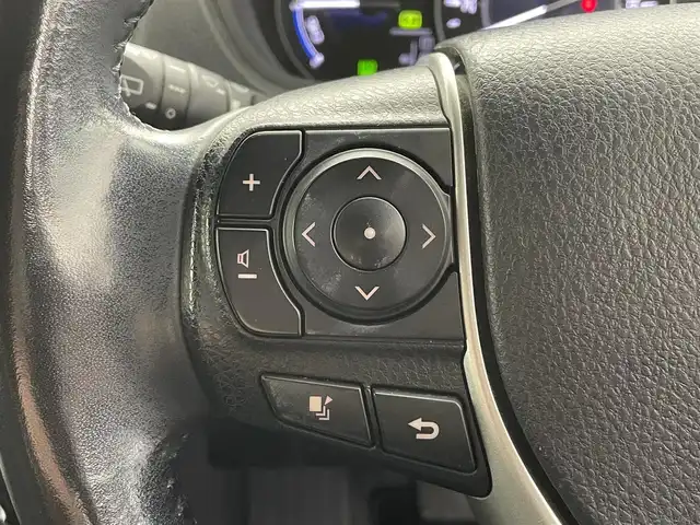 トヨタ ヴォクシー ハイブリッド ZS 埼玉県 2021(令3)年 3.9万km ホワイトパールクリスタルシャイン 純８型ナビ　温シート　両側電動　後席モニター　クルーズコントロール　衝突軽減システム　コーナーセンサー　オートハイビーム　レーンキープアシスト　スペアキー　禁煙車　Ｂｌｕｅｔｏｏｔｈ　フルセグ