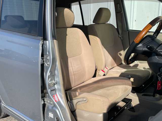 ダイハツ ミラ アヴィ X 道央・札幌 2006(平18)年 3.7万km ブライトシルバーメタリック 外部検査実施済み/４ＷＤ/純正ＣＤ＆ＭＤ/ＥＴＣ/ｍｏｍｏステアリング/純正１４inアルミホイール/Ｗエアバッグ/ＡＢＳ/リモコンキー/フロアマット/新車保証書/取扱説明書