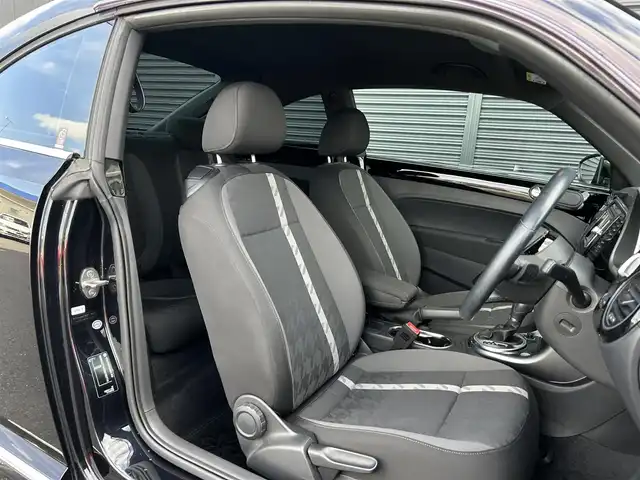 フォルクスワーゲン ザ・ビートル デザイン 茨城県 2018(平30)年 4.6万km ディープブラックパールエフェクト 後期型 /純正ナビ /TV /BT/DVD/CD/USB /Bカメラ /スマートエントリードライブ /ブラインドスポットモニター /トランクスポイラー /クルーズコントロール /パドルシフト /純正17インチアルミホイール /HIDヘッドライト /オートライト /禁煙車