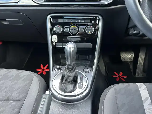 フォルクスワーゲン ザ・ビートル デザイン 茨城県 2018(平30)年 4.6万km ディープブラックパールエフェクト 後期型 /純正ナビ /TV /BT/DVD/CD/USB /Bカメラ /スマートエントリードライブ /ブラインドスポットモニター /トランクスポイラー /クルーズコントロール /パドルシフト /純正17インチアルミホイール /HIDヘッドライト /オートライト /禁煙車