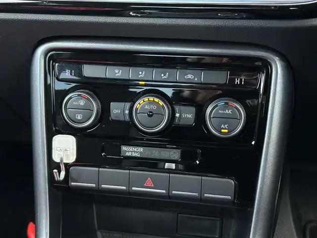 フォルクスワーゲン ザ・ビートル デザイン 茨城県 2018(平30)年 4.6万km ディープブラックパールエフェクト 後期型 /純正ナビ /TV /BT/DVD/CD/USB /Bカメラ /スマートエントリードライブ /ブラインドスポットモニター /トランクスポイラー /クルーズコントロール /パドルシフト /純正17インチアルミホイール /HIDヘッドライト /オートライト /禁煙車