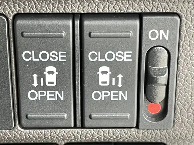 ホンダ フリード G ホンダセンシング 千葉県 2022(令4)年 2.7万km プラチナホワイトパール 禁煙車/ホンダセンシング/・誤発進抑制機能（前方・後方）/・近距離衝突軽減ブレーキ（前方・後方）/・路外逸脱抑制機能/・歩行者事故低減ステアリング/・車線維持支援システム/・追従機能付きクルーズコントロール/・先行車発進お知らせ機能/・標識認識機能/・オートハイビーム/純正ナビ/・型式：Gathers/VXM-225Ci/・CD/Bluetooth/FMAM/バックカメラ/シートヒーター/コーナーセンサー/ビルトインＥＴＣ/LEDオートライト/純正フロアマット/スペアキー1本/サイドバイザー/オートエアコン（プラズマクラスター）/プッシュエンジンスタート