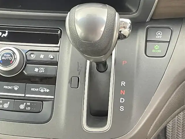 ホンダ フリード G ホンダセンシング 千葉県 2022(令4)年 2.7万km プラチナホワイトパール 禁煙車/ホンダセンシング/・誤発進抑制機能（前方・後方）/・近距離衝突軽減ブレーキ（前方・後方）/・路外逸脱抑制機能/・歩行者事故低減ステアリング/・車線維持支援システム/・追従機能付きクルーズコントロール/・先行車発進お知らせ機能/・標識認識機能/・オートハイビーム/純正ナビ/・型式：Gathers/VXM-225Ci/・CD/Bluetooth/FMAM/バックカメラ/シートヒーター/コーナーセンサー/ビルトインＥＴＣ/LEDオートライト/純正フロアマット/スペアキー1本/サイドバイザー/オートエアコン（プラズマクラスター）/プッシュエンジンスタート