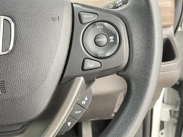 ホンダ フリード G ホンダセンシング 千葉県 2022(令4)年 2.7万km プラチナホワイトパール 禁煙車/ホンダセンシング/・誤発進抑制機能（前方・後方）/・近距離衝突軽減ブレーキ（前方・後方）/・路外逸脱抑制機能/・歩行者事故低減ステアリング/・車線維持支援システム/・追従機能付きクルーズコントロール/・先行車発進お知らせ機能/・標識認識機能/・オートハイビーム/純正ナビ/・型式：Gathers/VXM-225Ci/・CD/Bluetooth/FMAM/バックカメラ/シートヒーター/コーナーセンサー/ビルトインＥＴＣ/LEDオートライト/純正フロアマット/スペアキー1本/サイドバイザー/オートエアコン（プラズマクラスター）/プッシュエンジンスタート