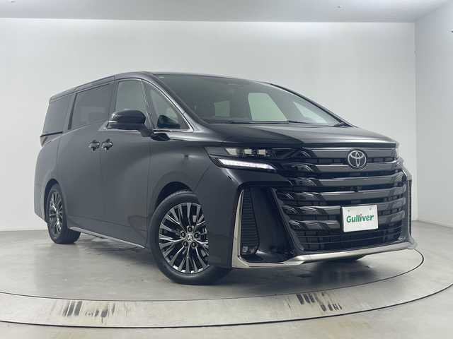 トヨタ ヴェルファイア ハイブリット Z プレミア 埼玉県 2025(令7)年 0.8万km ブラック 左右独立ムーンルーフ　/ユニバーサルステップ　/フリップダウンモニター　/純正ディスプレイオーディオ/　(FM/AM/TV/BT/USB)　/ＥＴＣ２．０　/パワーバックドア　/デジタルインナーミラー　/ブラインドスポットモニター　/コーナーセンサー　/レーダークルーズコントロール/ロードサインアシスト/安心降車アシスト/両側パワースライドドア/全席パワーシート/エアシート/シートヒーター/メモリーシート/ワイヤレス充電/パドルシフト/コンビハンドル/純正フロアマット
