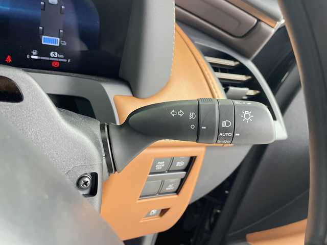 トヨタ ヴェルファイア ハイブリット Z プレミア 埼玉県 2025(令7)年 0.8万km ブラック 左右独立ムーンルーフ　/ユニバーサルステップ　/フリップダウンモニター　/純正ディスプレイオーディオ/　(FM/AM/TV/BT/USB)　/ＥＴＣ２．０　/パワーバックドア　/デジタルインナーミラー　/ブラインドスポットモニター　/コーナーセンサー　/レーダークルーズコントロール/ロードサインアシスト/安心降車アシスト/両側パワースライドドア/全席パワーシート/エアシート/シートヒーター/メモリーシート/ワイヤレス充電/パドルシフト/コンビハンドル/純正フロアマット