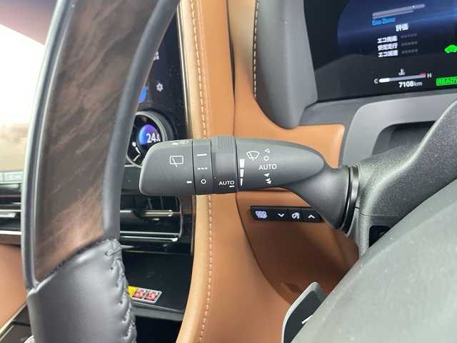 トヨタ ヴェルファイア ハイブリット Z プレミア 埼玉県 2025(令7)年 0.8万km ブラック 左右独立ムーンルーフ　/ユニバーサルステップ　/フリップダウンモニター　/純正ディスプレイオーディオ/　(FM/AM/TV/BT/USB)　/ＥＴＣ２．０　/パワーバックドア　/デジタルインナーミラー　/ブラインドスポットモニター　/コーナーセンサー　/レーダークルーズコントロール/ロードサインアシスト/安心降車アシスト/両側パワースライドドア/全席パワーシート/エアシート/シートヒーター/メモリーシート/ワイヤレス充電/パドルシフト/コンビハンドル/純正フロアマット