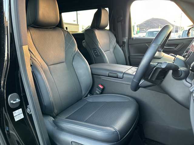 トヨタ ヴェルファイア Z プレミア 山口県 2024(令6)年 0.5万km ブラック ワンオーナー/禁煙車/前後ドライブレコーダー/スマートキー/プッシュスタート/ETC2.0/ユニバーサルステップ/左右独立ムーンルーフ/純正HDDナビ/(DTV/BT/Miracast/ラジオ)/パワーバックドア/全方位カメラ/両側パワースライドドア/シートメモリー付きパワーシート/置くだけ充電/シートヒーター＆エアシート/ステアリングヒーター/トヨタチームメイトアドバンスド/レーダクルーズコントロール/クリアランスソナー/衝突軽減ブレーキ/ブラインドスポットモニター/電動サンシェード/保証書