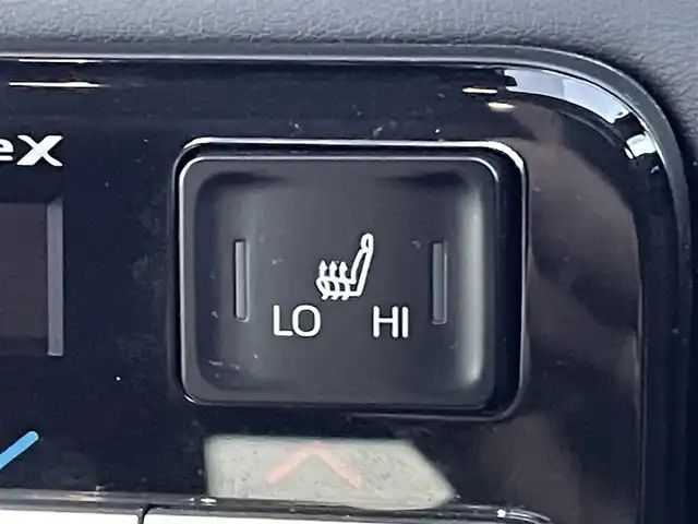 トヨタ ノア ハイブリッド S－G 東京都 2023(令5)年 1.5万km グリッターブラックガラスフレーク サイドリフトアップチルトシート装着車　/純正ナビ　/Ｂｌｕｅｔｏｏｔｈ　/フルセグＴＶ　/バックカメラ　/両側電動スライドドア　/ワンオーナー車　/シートヒーター　/純正ドライブレコーダー　/ＥＴＣ２．０/ABS/横滑り防止装置/コーナーセンサー/レーンアシスト/盗難防止装置/オートライト/オートマチックハイビーム/純正LED/衝突被害軽減システム/BSM