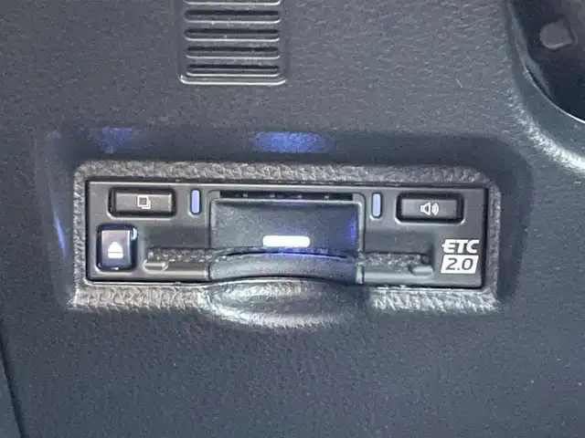 トヨタ ノア ハイブリッド S－G 東京都 2023(令5)年 1.5万km グリッターブラックガラスフレーク サイドリフトアップチルトシート装着車　/純正ナビ　/Ｂｌｕｅｔｏｏｔｈ　/フルセグＴＶ　/バックカメラ　/両側電動スライドドア　/ワンオーナー車　/シートヒーター　/純正ドライブレコーダー　/ＥＴＣ２．０/ABS/横滑り防止装置/コーナーセンサー/レーンアシスト/盗難防止装置/オートライト/オートマチックハイビーム/純正LED/衝突被害軽減システム/BSM