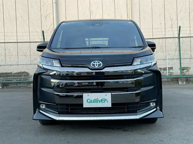 トヨタ ノア ハイブリッド S－G 東京都 2023(令5)年 1.5万km グリッターブラックガラスフレーク サイドリフトアップチルトシート装着車　/純正ナビ　/Ｂｌｕｅｔｏｏｔｈ　/フルセグＴＶ　/バックカメラ　/両側電動スライドドア　/ワンオーナー車　/シートヒーター　/純正ドライブレコーダー　/ＥＴＣ２．０/ABS/横滑り防止装置/コーナーセンサー/レーンアシスト/盗難防止装置/オートライト/オートマチックハイビーム/純正LED/衝突被害軽減システム/BSM