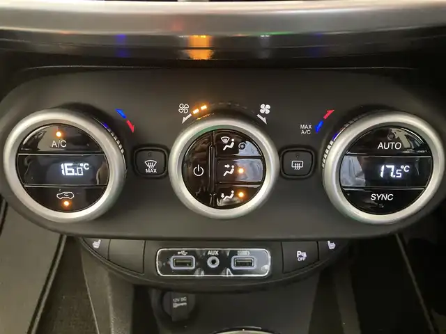 フィアット ５００Ｘ クロス 熊本県 2019(令1)年 4.4万km ベージュ ・ワンオーナー/・スマートキー/・プッシュスタート/・前面衝突警報ブレーキ/・レーンキープアシスト/・パーンキングセンサー/・ブラインドスポットモニター/・アクティブヘッドライト/・自動ハイビーム/・クルーズコントロール(追従式)/・黒革シート/・前席パワーシート/・前席シートヒーター /・純正ディスプレイオーディオ/【Bluetooth・USB・AUX】/・バックカメラ/・ETC/・ドライブレコーダー(前後録画)/・LEDヘッドランプ/・フォグランプ/・純正マット/・保証書/取説