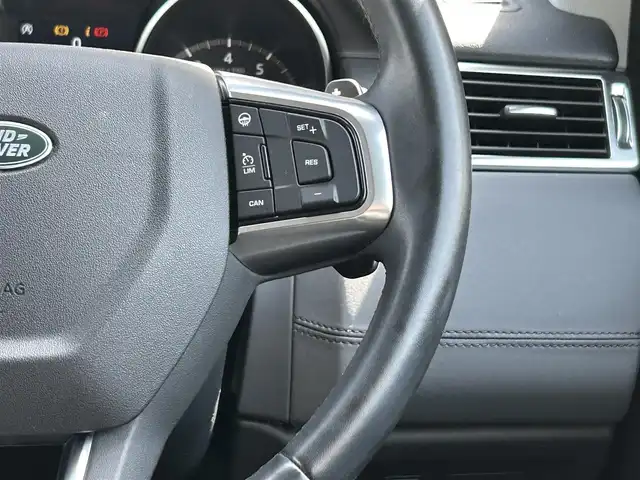 ランドローバー ランドローバー ディスカバリースポーツ　HSE 宮崎県 2019(令1)年 2.9万km ガンＭ ワンオーナー/純正ナビゲーション/・Bluetooth/・CD DVD/・USB/・フルセグTV/３列７人乗り/ETC２．０/MEDIRIANスピーカー/ハンドルヒーター/ブラインドスポットモニター/アンビエントライト/純正１９インチアルミホイール/黒レザーシート/・D/N席　パワーシート/・D/N席　シートヒーター/前後コーナーセンサー/キーレスエントリー/・スマートキー/クルーズコントロール/ボディカラー　コリスグレー/プッシュスタート