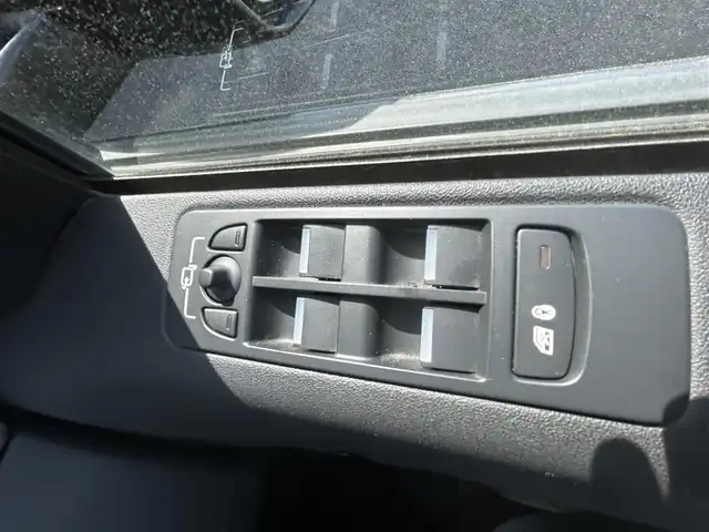 ランドローバー ランドローバー ディスカバリースポーツ　HSE 宮崎県 2019(令1)年 2.9万km ガンＭ ワンオーナー/純正ナビゲーション/・Bluetooth/・CD DVD/・USB/・フルセグTV/３列７人乗り/ETC２．０/MEDIRIANスピーカー/ハンドルヒーター/ブラインドスポットモニター/アンビエントライト/純正１９インチアルミホイール/黒レザーシート/・D/N席　パワーシート/・D/N席　シートヒーター/前後コーナーセンサー/キーレスエントリー/・スマートキー/クルーズコントロール/ボディカラー　コリスグレー/プッシュスタート