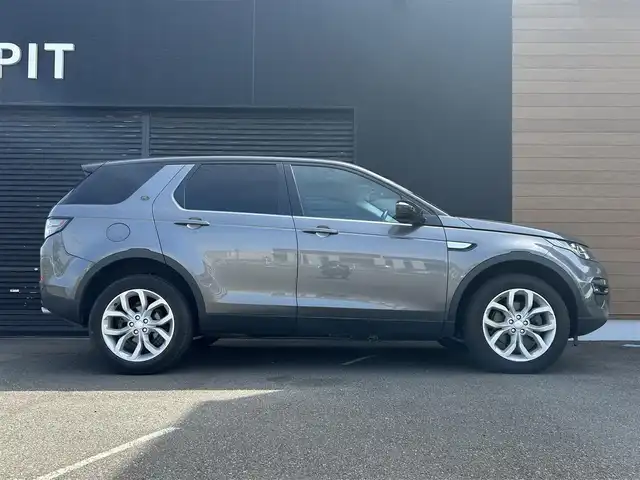 ランドローバー ランドローバー ディスカバリースポーツ　HSE 宮崎県 2019(令1)年 2.9万km ガンＭ ワンオーナー/純正ナビゲーション/・Bluetooth/・CD DVD/・USB/・フルセグTV/３列７人乗り/ETC２．０/MEDIRIANスピーカー/ハンドルヒーター/ブラインドスポットモニター/アンビエントライト/純正１９インチアルミホイール/黒レザーシート/・D/N席　パワーシート/・D/N席　シートヒーター/前後コーナーセンサー/キーレスエントリー/・スマートキー/クルーズコントロール/ボディカラー　コリスグレー/プッシュスタート