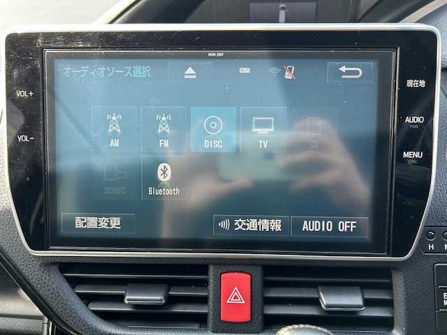 トヨタ ヴォクシー ZS 大阪府 2017(平29)年 4万km ブラッキッシュアゲハガラスフレーク 純正10型ナビ/バックカメラ/モデリスタエアロ/デジタルミラー/ETC純正/アイドリングストップ/衝突軽減システム/レーンキープアシスト/クルーズコントロール/ドラレコ/Bluetooth接続/フルセグTV/3列シート/LEDライト/オートライト/オートハイビーム/純正アルミホイール/両側パワースライドドア/スマートキー