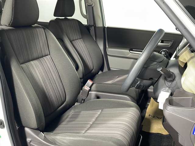 ホンダ フリード G ホンダセンシング 沖縄県 2018(平30)年 6.6万km ホワイトオーキッドパール 県外仕入　/禁煙車　/6人乗り/純正ナビ/→【ＣＤ／ＤＶＤ／フルセグＴＶ／ＢＴ】　/バックカメラ　/前方ドライブレコーダー　/ETC/レーダークルーズコントロール　/両側パワースライドドア　/純正ＬＥＤヘッドライト　/オートライト　/衝突被害軽減システム/レーンキープアシスト　/横滑り防止装置/スペアタイヤ4本積み込み/プッシュスタート　/スマートキー