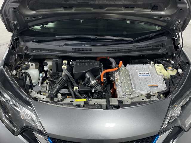 日産 ノート e－パワー X Vセレクション 神奈川県 2020(令2)年 4.8万km ダークメタルグレー 純正7型SDナビゲーション【MM319D-W】/フルセグ　AM FM CD DVDAUX/アラウンドビューモニター/インテリジェントルームミラー/エマージェンシーブレーキ/レーンキープ/ドライブモード/前後クリアランスソナー/社外前後ドライブレコーダー/ETC/アイドリングストップ/社外GPSレーダー/プッシュスタート/スマートキー/LEDヘッドランプ/インテリジェントオートライト/純正15インチアルミホイール/スペアキー