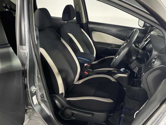 日産 ノート e－パワー X Vセレクション 神奈川県 2020(令2)年 4.8万km ダークメタルグレー 純正7型SDナビゲーション【MM319D-W】/フルセグ　AM FM CD DVDAUX/アラウンドビューモニター/インテリジェントルームミラー/エマージェンシーブレーキ/レーンキープ/ドライブモード/前後クリアランスソナー/社外前後ドライブレコーダー/ETC/アイドリングストップ/社外GPSレーダー/プッシュスタート/スマートキー/LEDヘッドランプ/インテリジェントオートライト/純正15インチアルミホイール/スペアキー
