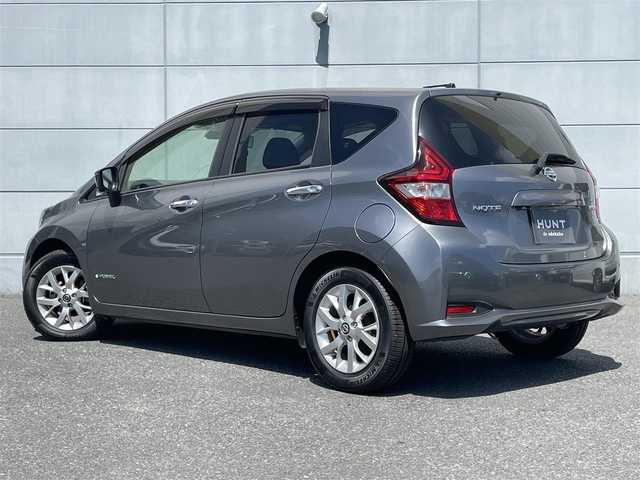 日産 ノート e－パワー X Vセレクション 鳥取県 2020(令2)年 4.8万km ダークメタルグレー 純正7型SDナビゲーション【MM319D-W】/フルセグ　AM FM CD DVDAUX/アラウンドビューモニター/インテリジェントルームミラー/エマージェンシーブレーキ/レーンキープ/ドライブモード/前後クリアランスソナー/社外前後ドライブレコーダー/ETC/アイドリングストップ/社外GPSレーダー/プッシュスタート/スマートキー/LEDヘッドランプ/インテリジェントオートライト/純正15インチアルミホイール/スペアキー