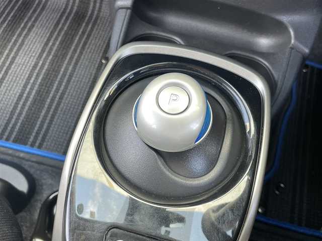 日産 ノート e－パワー X Vセレクション 鳥取県 2020(令2)年 4.8万km ダークメタルグレー 純正7型SDナビゲーション【MM319D-W】/フルセグ　AM FM CD DVDAUX/アラウンドビューモニター/インテリジェントルームミラー/エマージェンシーブレーキ/レーンキープ/ドライブモード/前後クリアランスソナー/社外前後ドライブレコーダー/ETC/アイドリングストップ/社外GPSレーダー/プッシュスタート/スマートキー/LEDヘッドランプ/インテリジェントオートライト/純正15インチアルミホイール/スペアキー