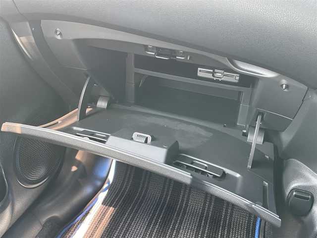 日産 ノート e－パワー X Vセレクション 鳥取県 2020(令2)年 4.8万km ダークメタルグレー 純正7型SDナビゲーション【MM319D-W】/フルセグ　AM FM CD DVDAUX/アラウンドビューモニター/インテリジェントルームミラー/エマージェンシーブレーキ/レーンキープ/ドライブモード/前後クリアランスソナー/社外前後ドライブレコーダー/ETC/アイドリングストップ/社外GPSレーダー/プッシュスタート/スマートキー/LEDヘッドランプ/インテリジェントオートライト/純正15インチアルミホイール/スペアキー