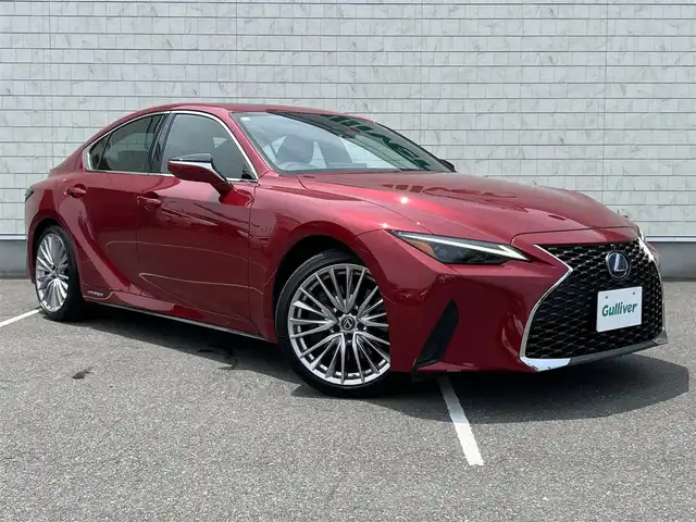 レクサス ＩＳ 300h バージョンL 栃木県 2021(令3)年 3.2万km レッドマイカクリスタルシャイン ワンオーナー/サンルーフ/三眼フルLEDヘッドライト/純正19インチアルミホイール/レザーシート/シートベンチレーション/シートヒーター/ステアリングヒーター/Lexus Safety System ＋/・レーダークルーズコントロール/・プリクラッシュセーフティ/・レーントレーシングアシスト/ブラインドスポットモニター/パーキングサポートブレーキ/10.3インチタッチワイドディスプレイ/・ナビゲーションシステム/・フルセグTV/・Bluetooth/ETC2.0/前後ドライブレコーダー