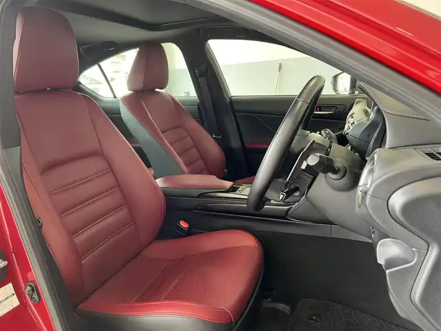 レクサス ＩＳ 300h バージョンL 栃木県 2021(令3)年 3.2万km レッドマイカクリスタルシャイン ワンオーナー/サンルーフ/三眼フルLEDヘッドライト/純正19インチアルミホイール/レザーシート/シートベンチレーション/シートヒーター/ステアリングヒーター/Lexus Safety System ＋/・レーダークルーズコントロール/・プリクラッシュセーフティ/・レーントレーシングアシスト/ブラインドスポットモニター/パーキングサポートブレーキ/10.3インチタッチワイドディスプレイ/・ナビゲーションシステム/・フルセグTV/・Bluetooth/ETC2.0/前後ドライブレコーダー