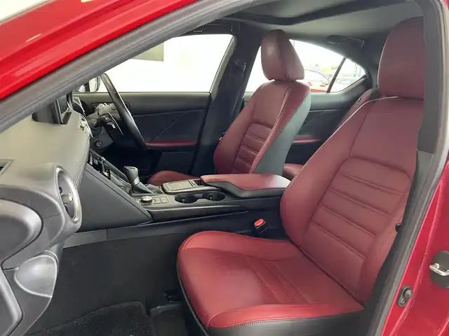 レクサス ＩＳ 300h バージョンL 栃木県 2021(令3)年 3.2万km レッドマイカクリスタルシャイン ワンオーナー/サンルーフ/三眼フルLEDヘッドライト/純正19インチアルミホイール/レザーシート/シートベンチレーション/シートヒーター/ステアリングヒーター/Lexus Safety System ＋/・レーダークルーズコントロール/・プリクラッシュセーフティ/・レーントレーシングアシスト/ブラインドスポットモニター/パーキングサポートブレーキ/10.3インチタッチワイドディスプレイ/・ナビゲーションシステム/・フルセグTV/・Bluetooth/ETC2.0/前後ドライブレコーダー